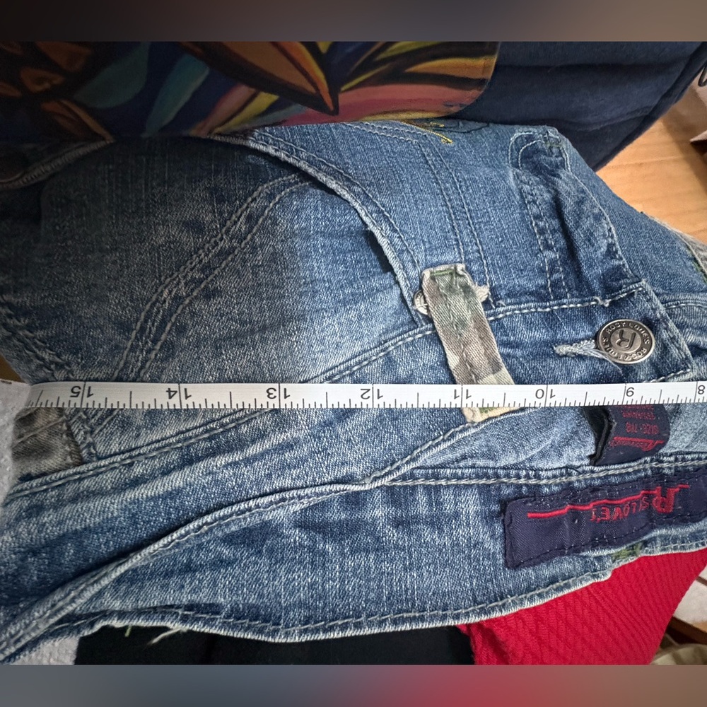Gorgeous Embroidered Women's Jeans - Picture 15 of 16